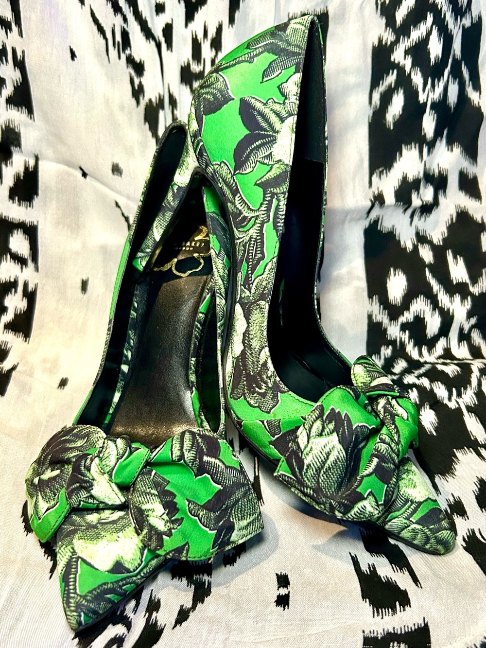 Ted Baker London Ryalina Green, Black Botanical Print Bow Pumps, EU Size 38